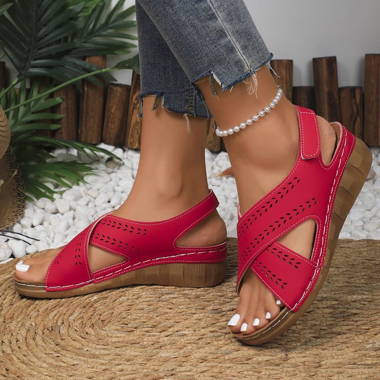 Sandalen mit Klettverschluss am Rücken