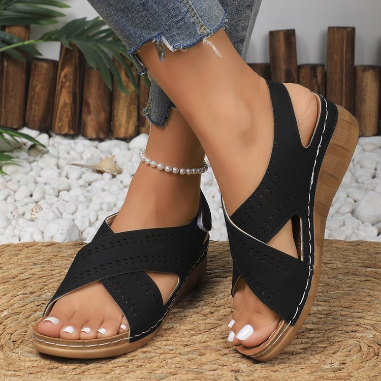 Sandalen mit Klettverschluss am Rücken