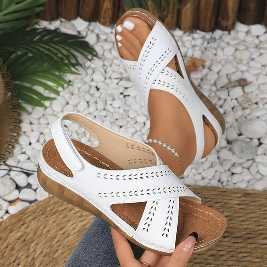 Sandalen mit Klettverschluss am Rücken