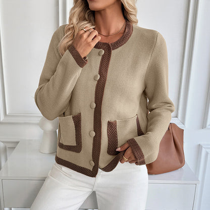 Strickjacke in Kontrastfarbe